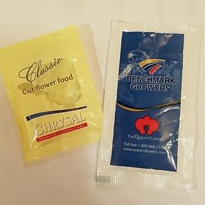 Bundle freebie item!Two packets of cut flower food
